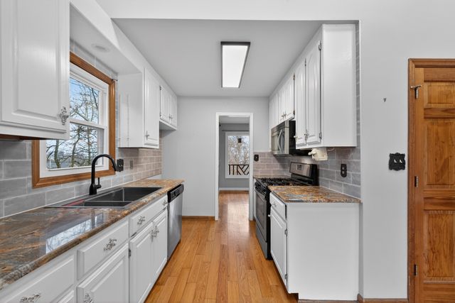 2105 Alpine Dr, Columbia, TN 38401