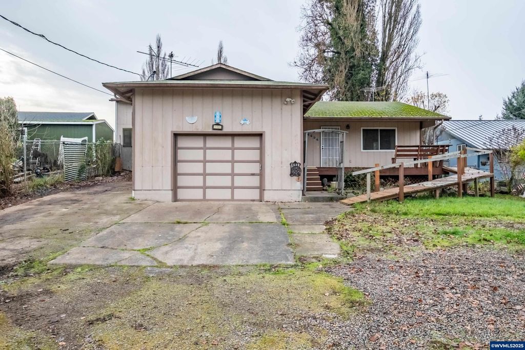 Image 1 of property listing at 4454 York Av NE, Salem, OR 97305