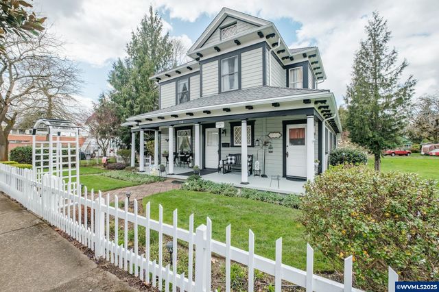 158 2nd St S, Independence, OR 97351