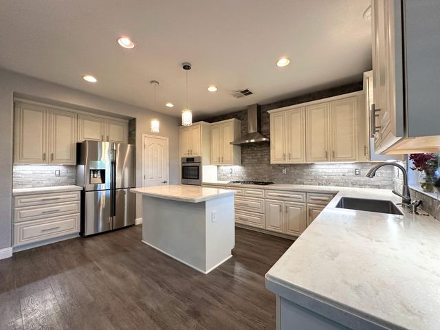 9818 Black Swan Dr, Elk Grove, CA 95624