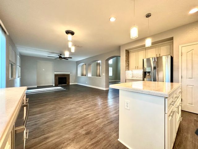 9818 Black Swan Dr, Elk Grove, CA 95624