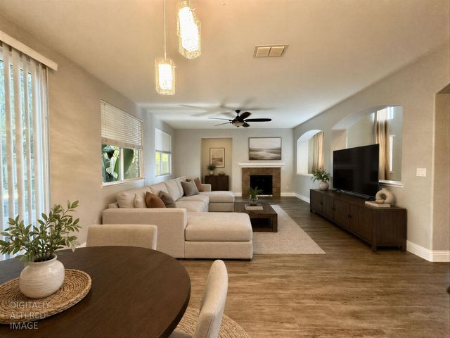 9818 Black Swan Dr, Elk Grove, CA 95624