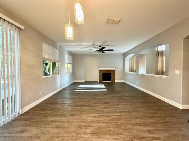 9818 Black Swan Dr, Elk Grove, CA 95624