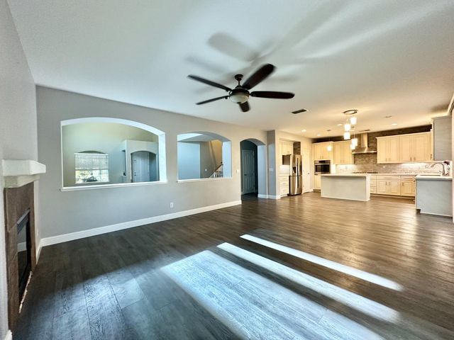 9818 Black Swan Dr, Elk Grove, CA 95624