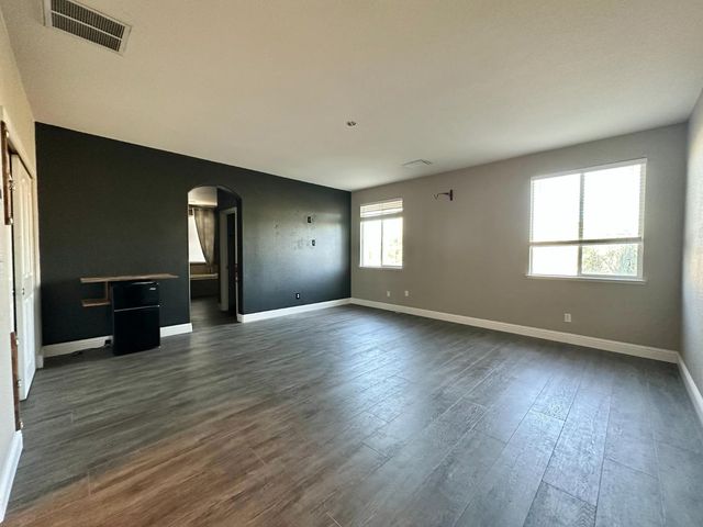 9818 Black Swan Dr, Elk Grove, CA 95624