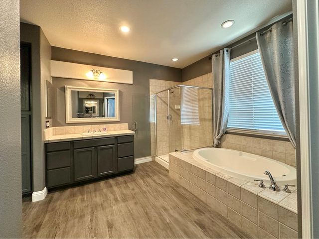 9818 Black Swan Dr, Elk Grove, CA 95624