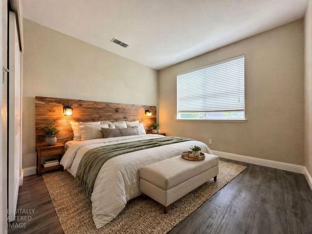 9818 Black Swan Dr, Elk Grove, CA 95624