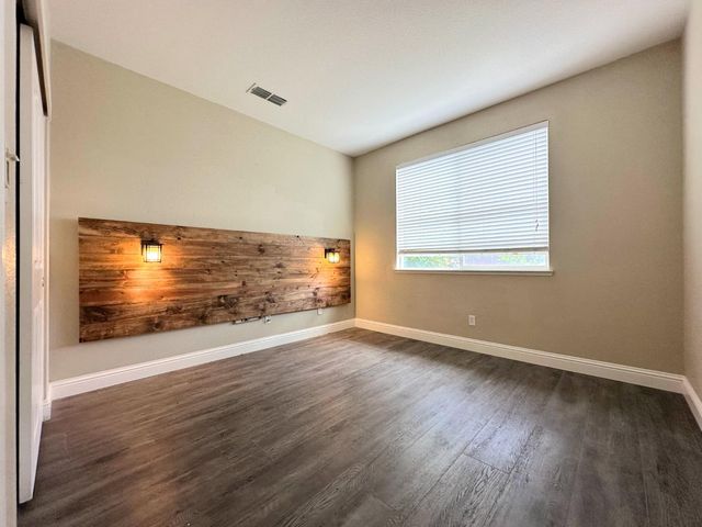 9818 Black Swan Dr, Elk Grove, CA 95624