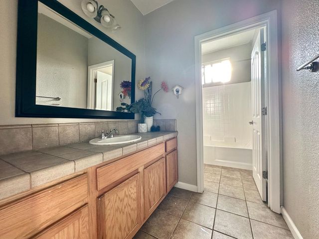 9818 Black Swan Dr, Elk Grove, CA 95624