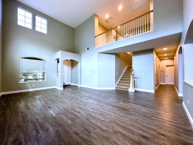 9818 Black Swan Dr, Elk Grove, CA 95624