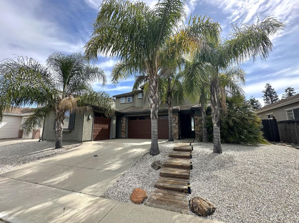 9818 Black Swan Dr, Elk Grove, CA 95624