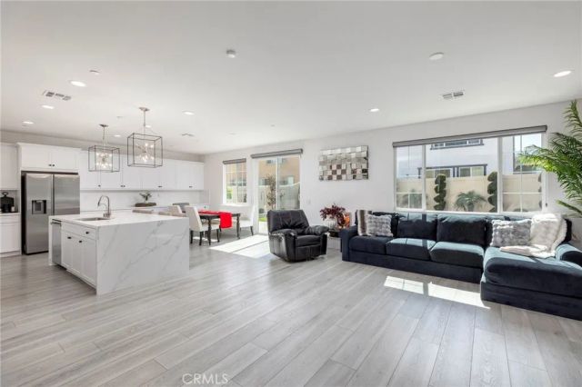 2227 Melogold Way, Corona, CA 92883