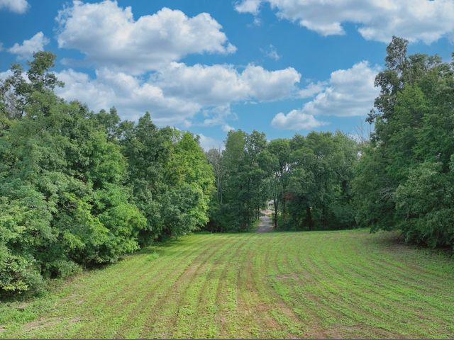 268 Lake Westmoreland Rd, Westmoreland, TN 37186