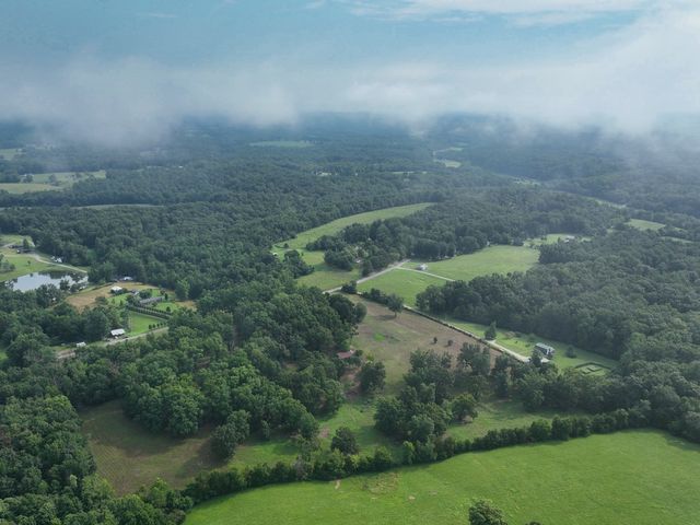 268 Lake Westmoreland Rd, Westmoreland, TN 37186