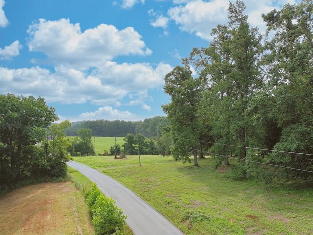 268 Lake Westmoreland Rd, Westmoreland, TN 37186