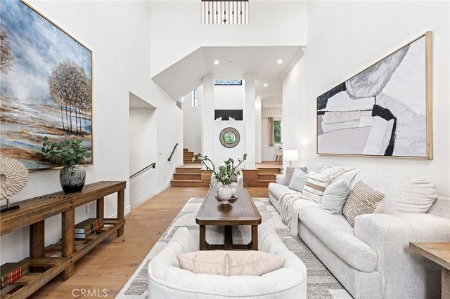 100 Country Club Drive, Burbank, CA 91501