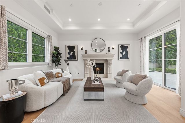 100 Country Club Drive, Burbank, CA 91501