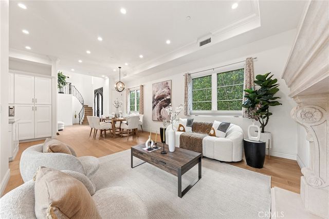 100 Country Club Drive, Burbank, CA 91501