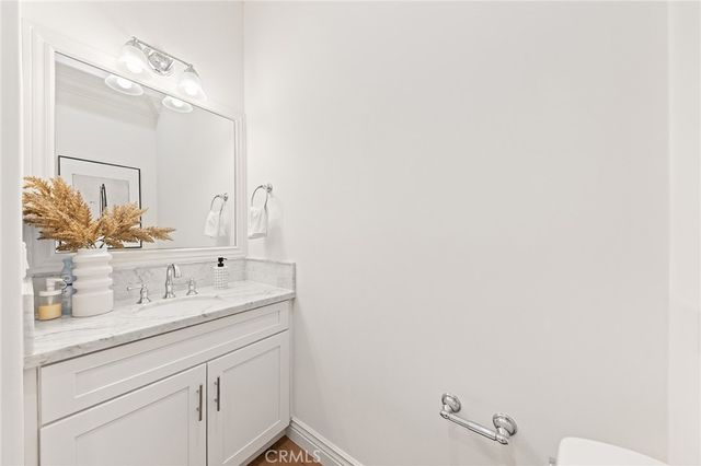 100 Country Club Drive, Burbank, CA 91501
