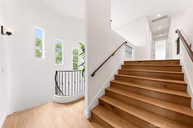 100 Country Club Drive, Burbank, CA 91501