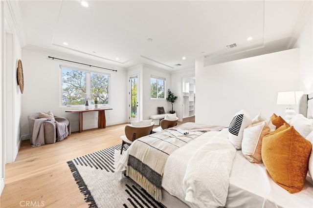 100 Country Club Drive, Burbank, CA 91501