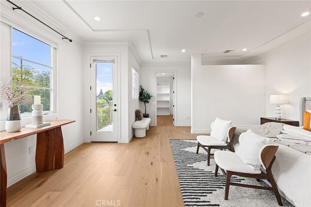 100 Country Club Drive, Burbank, CA 91501