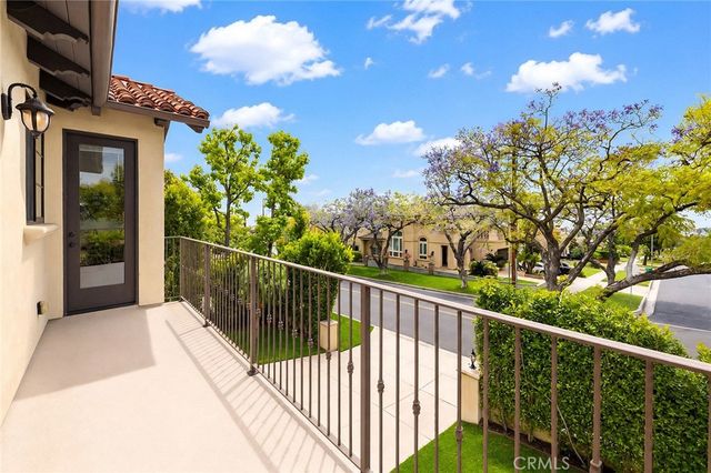 100 Country Club Drive, Burbank, CA 91501