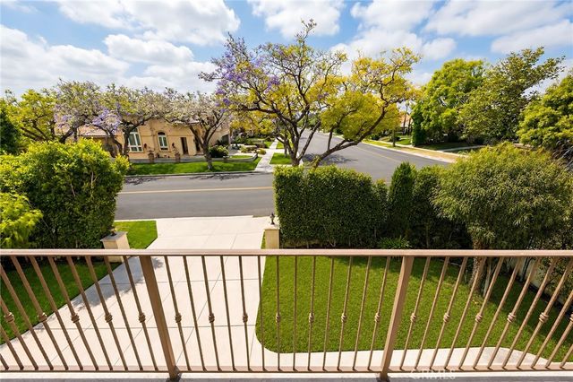 100 Country Club Drive, Burbank, CA 91501