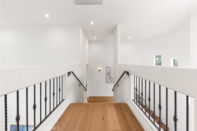 100 Country Club Drive, Burbank, CA 91501