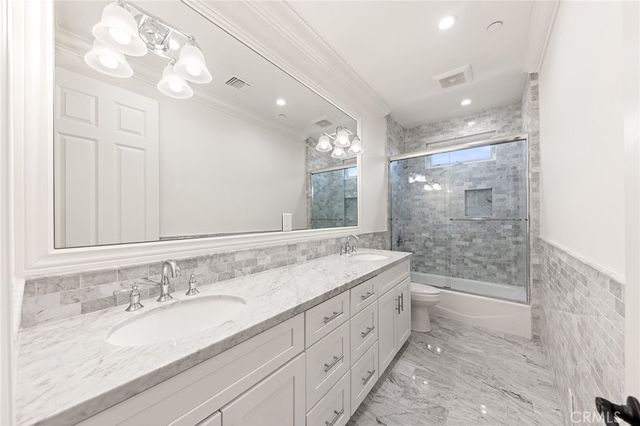 100 Country Club Drive, Burbank, CA 91501
