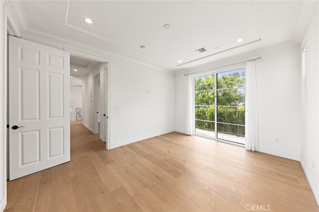 100 Country Club Drive, Burbank, CA 91501
