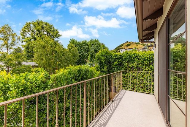 100 Country Club Drive, Burbank, CA 91501