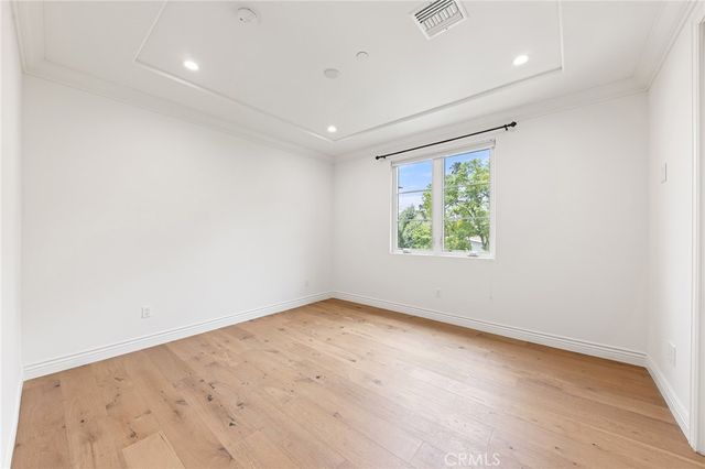 100 Country Club Drive, Burbank, CA 91501