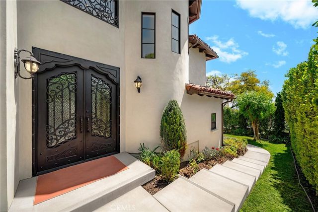 100 Country Club Drive, Burbank, CA 91501