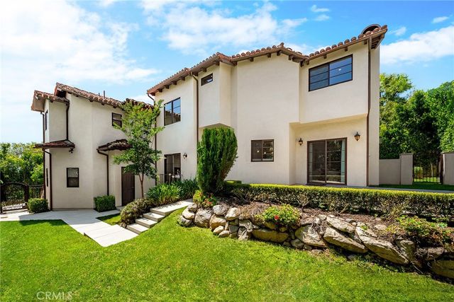 100 Country Club Drive, Burbank, CA 91501