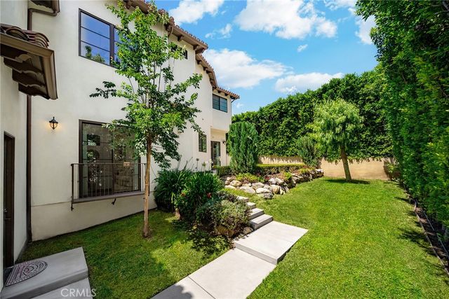 100 Country Club Drive, Burbank, CA 91501