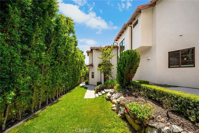 100 Country Club Drive, Burbank, CA 91501