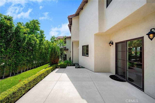 100 Country Club Drive, Burbank, CA 91501