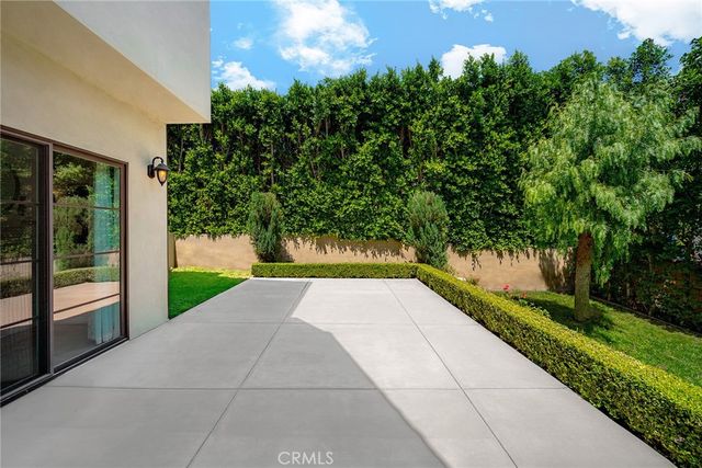 100 Country Club Drive, Burbank, CA 91501