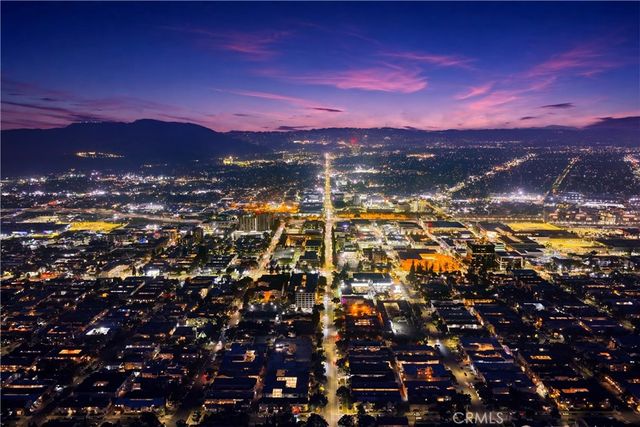 100 Country Club Drive, Burbank, CA 91501