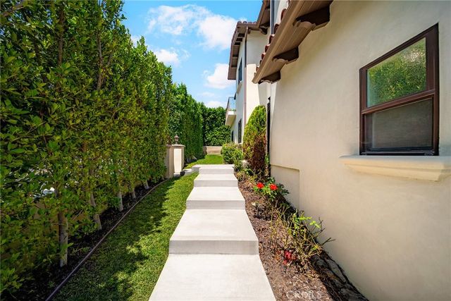 100 Country Club Drive, Burbank, CA 91501
