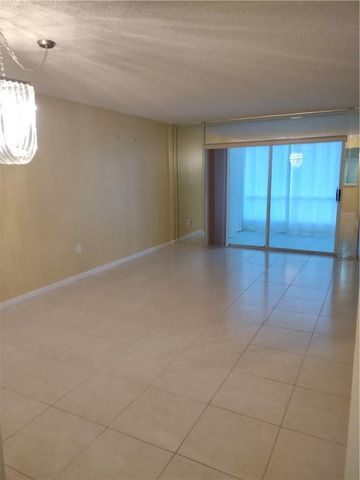 7621 Trent Drive 111, Tamarac, FL 33321