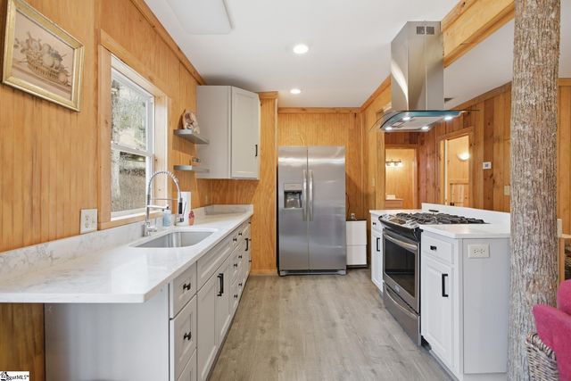 401 Rocky Bottom Road, Sunset, SC 29685