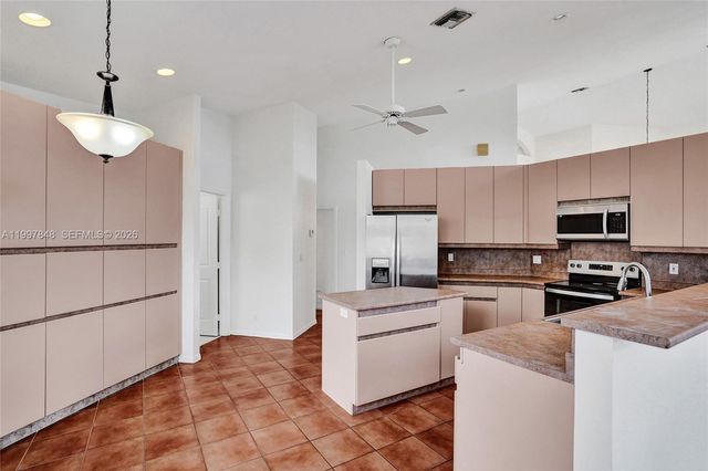 10800 Haydn Dr 0, Boca Raton, FL 33498