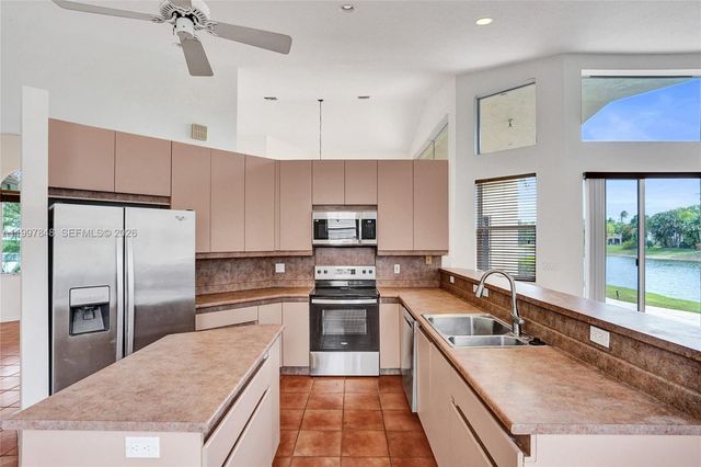 10800 Haydn Dr 0, Boca Raton, FL 33498