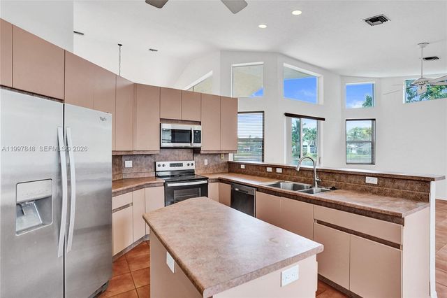 10800 Haydn Dr 0, Boca Raton, FL 33498