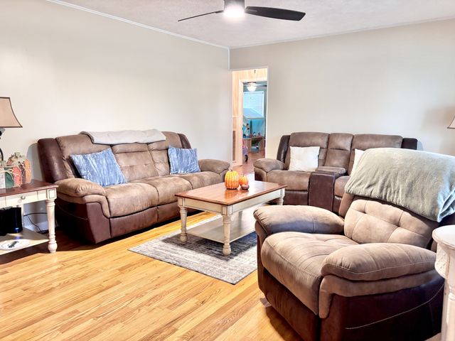 2021 Riverbend Rd, Hopkinsville, KY 42240