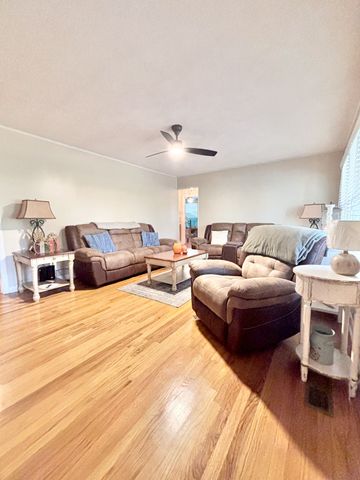 2021 Riverbend Rd, Hopkinsville, KY 42240