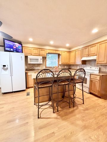 2021 Riverbend Rd, Hopkinsville, KY 42240