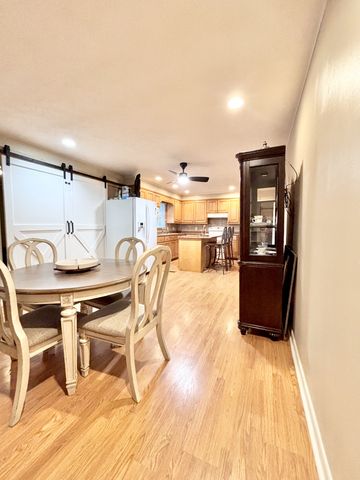 2021 Riverbend Rd, Hopkinsville, KY 42240